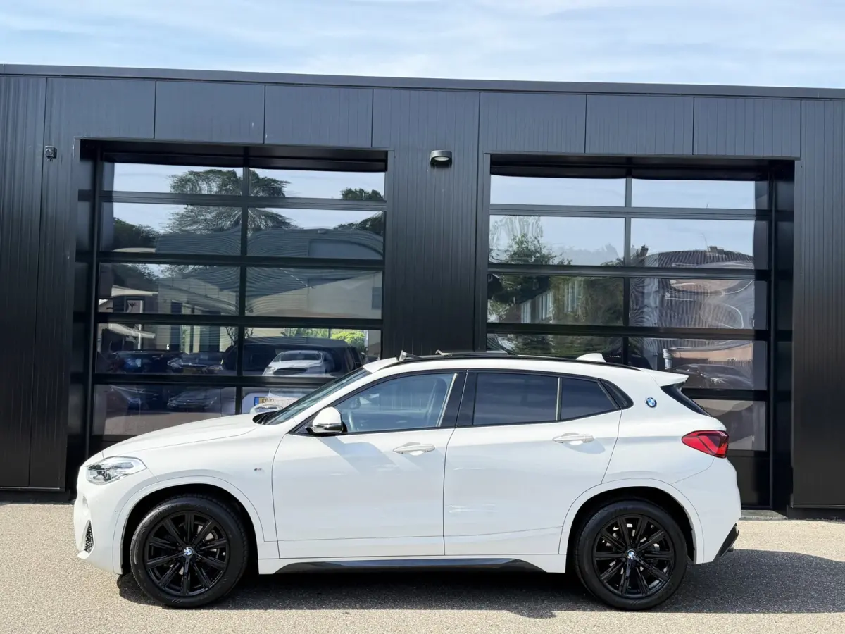 SDrive18i M-Sport Shadowline Pano Headup NL Auto!