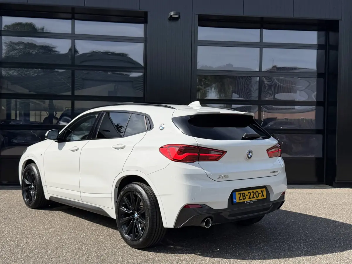 SDrive18i M-Sport Shadowline Pano Headup NL Auto!