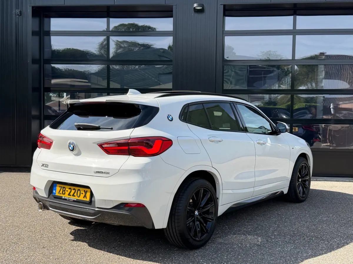 SDrive18i M-Sport Shadowline Pano Headup NL Auto!