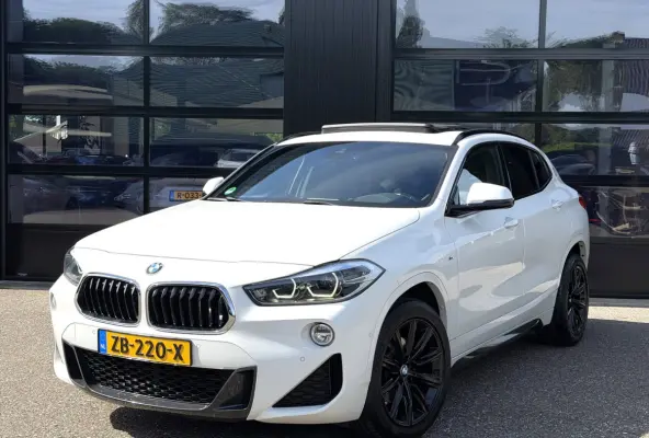SDrive18i M-Sport Shadowline Pano Headup NL Auto!