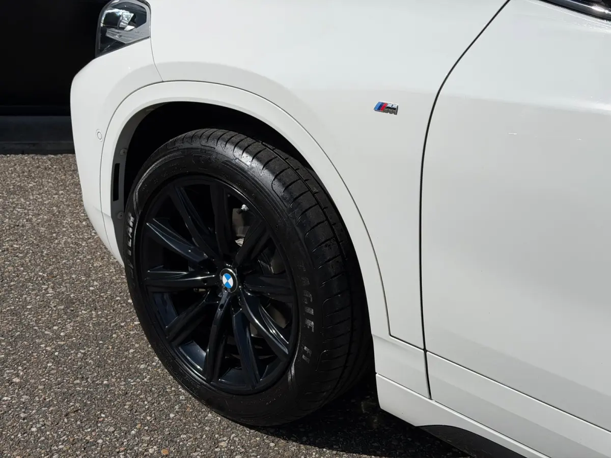 SDrive18i M-Sport Shadowline Pano Headup NL Auto!
