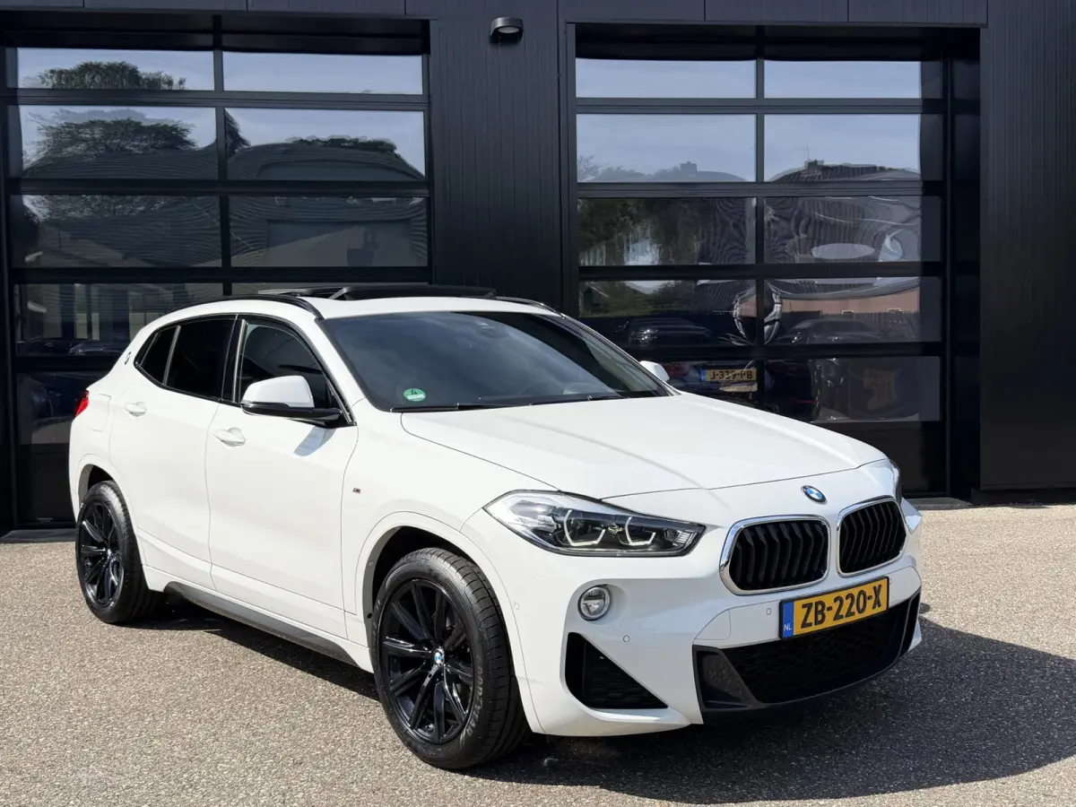 SDrive18i M-Sport Shadowline Pano Headup NL Auto!