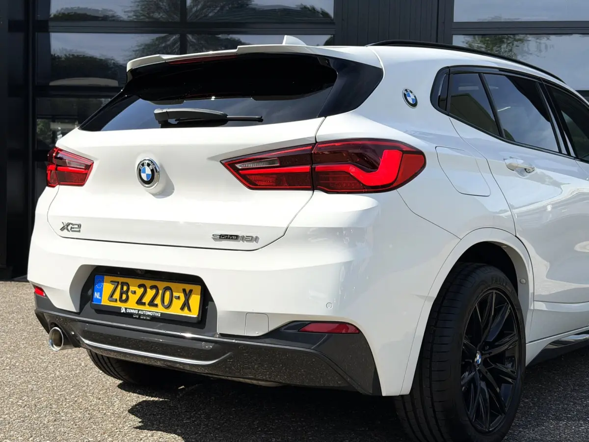 SDrive18i M-Sport Shadowline Pano Headup NL Auto!