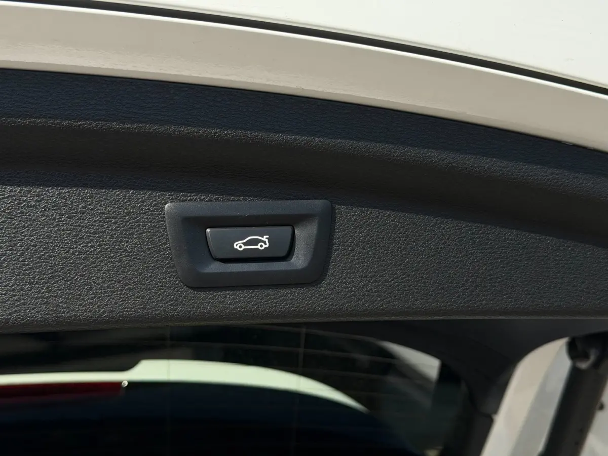 SDrive18i M-Sport Shadowline Pano Headup NL Auto!