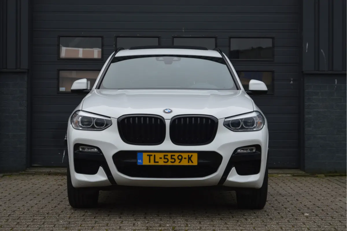 xDrive20i High Executive | M-PAKKET | PANO | TREKHAAK |