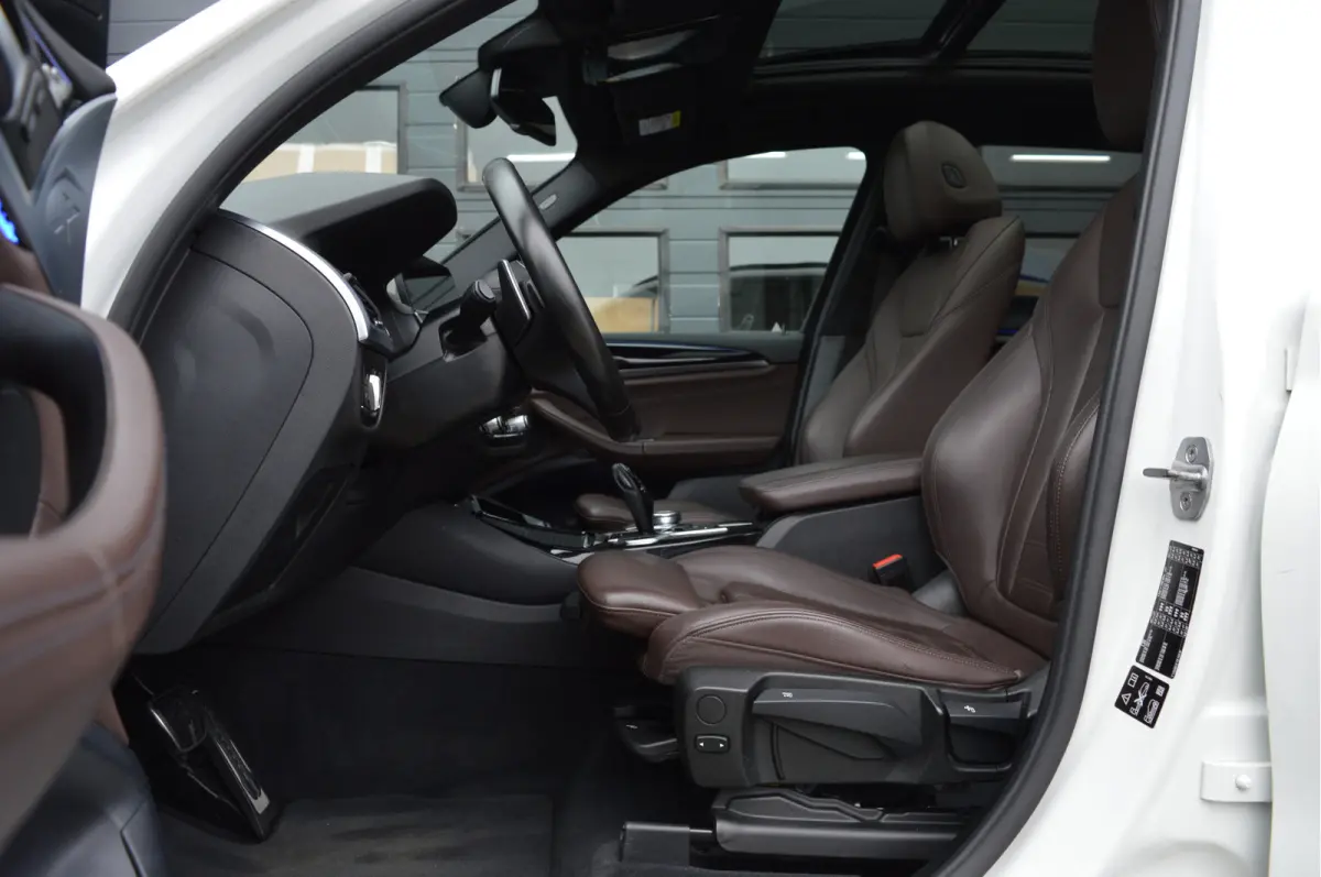 xDrive20i High Executive | M-PAKKET | PANO | TREKHAAK |