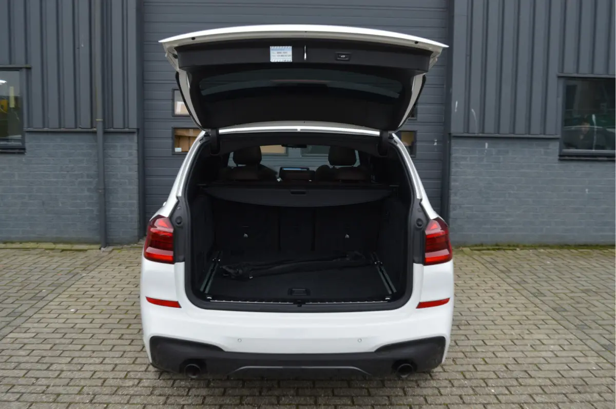 xDrive20i High Executive | M-PAKKET | PANO | TREKHAAK |