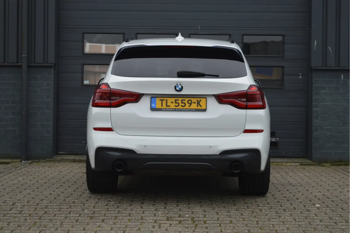 xDrive20i High Executive | M-PAKKET | PANO | TREKHAAK |