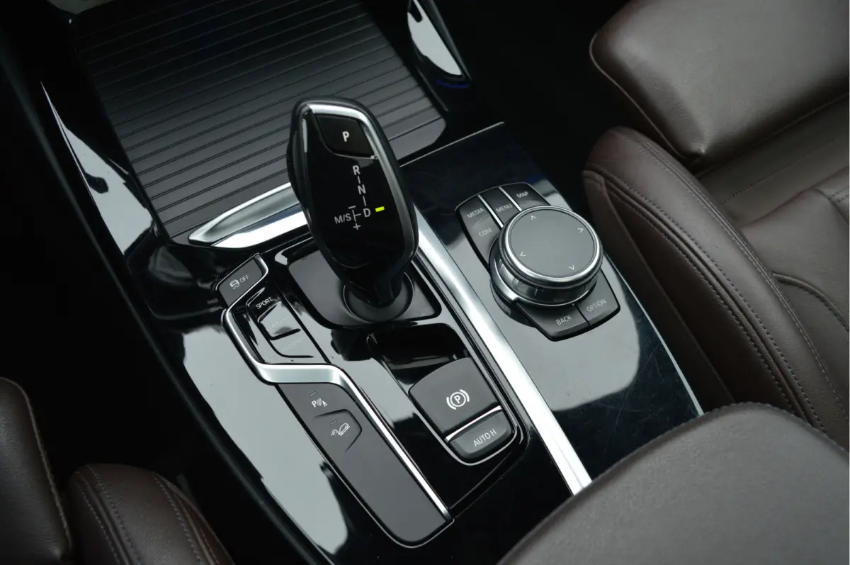 xDrive20i High Executive | M-PAKKET | PANO | TREKHAAK |