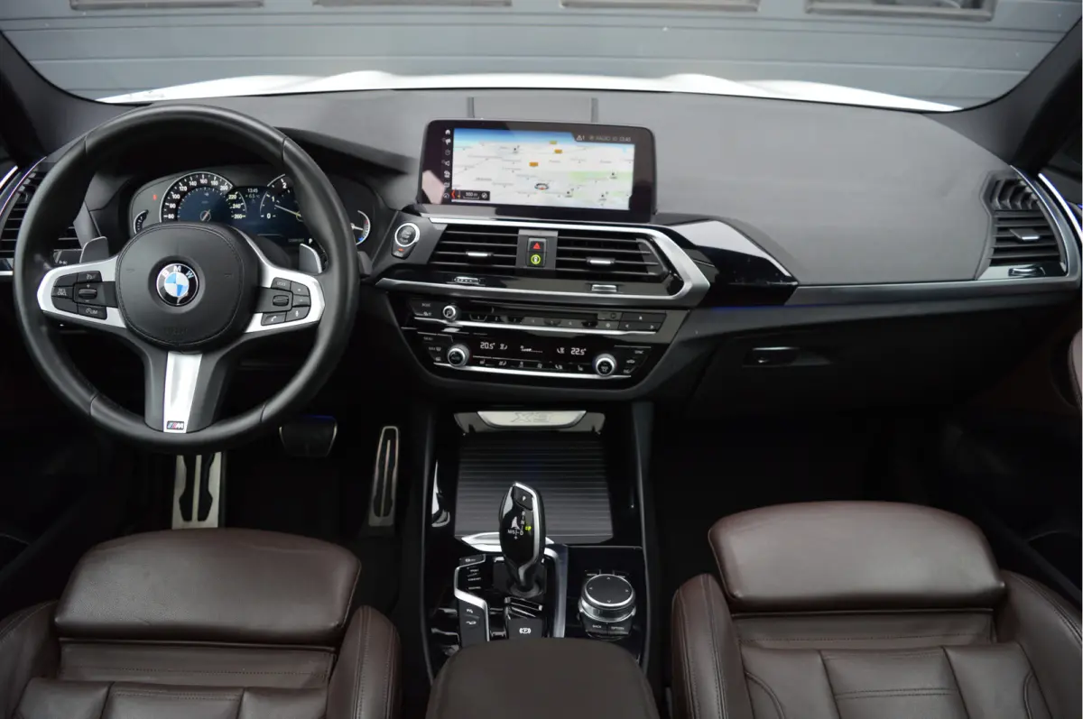 xDrive20i High Executive | M-PAKKET | PANO | TREKHAAK |