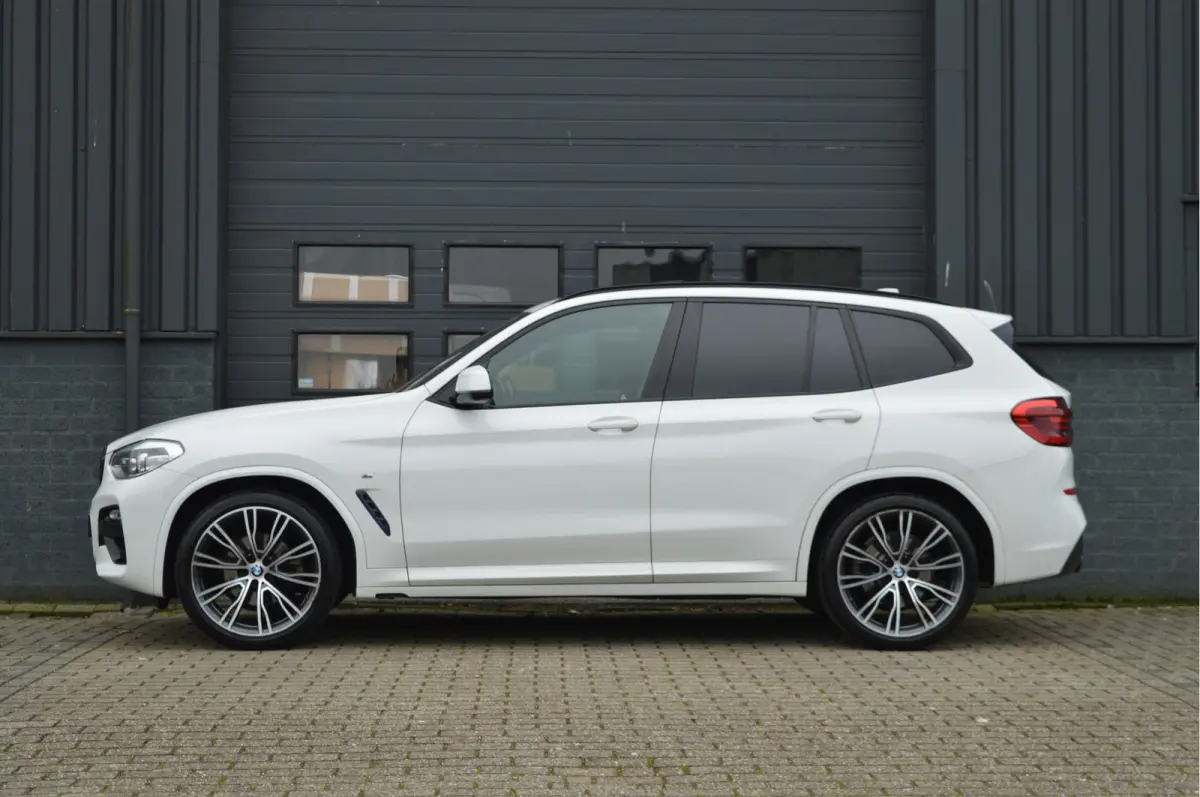 xDrive20i High Executive | M-PAKKET | PANO | TREKHAAK |