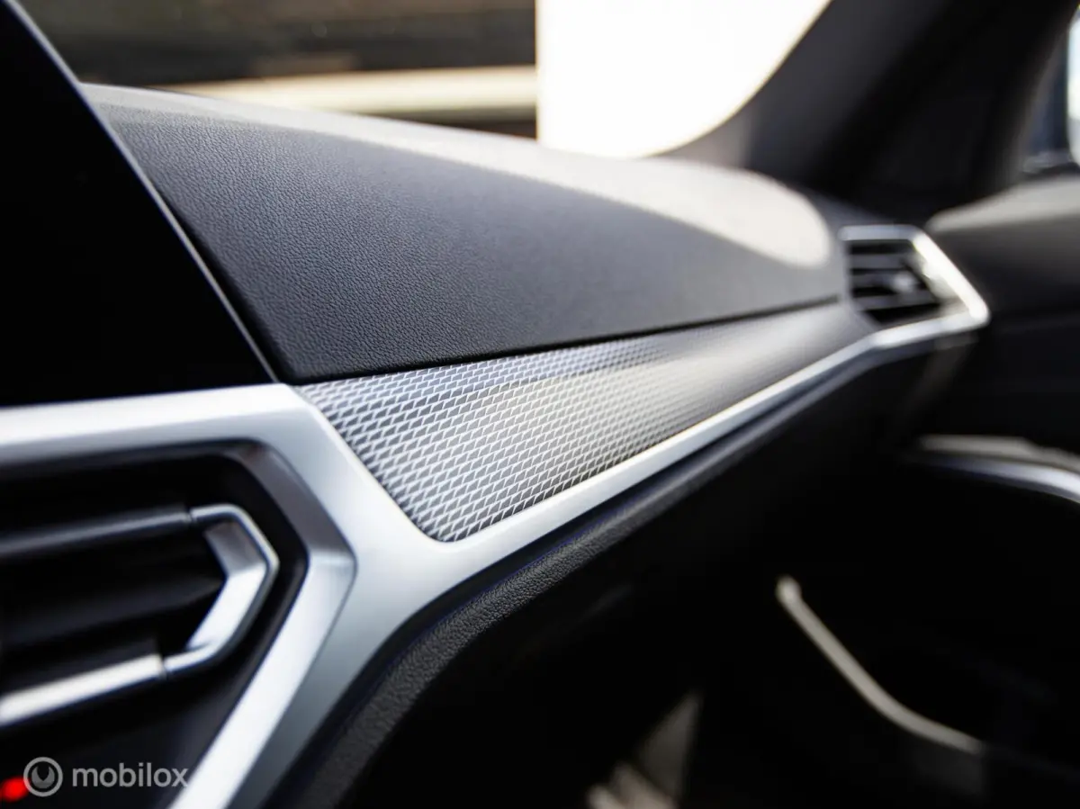 320i High Executive Edition|Org.NL|Autom|Carplay|LED|Camera|