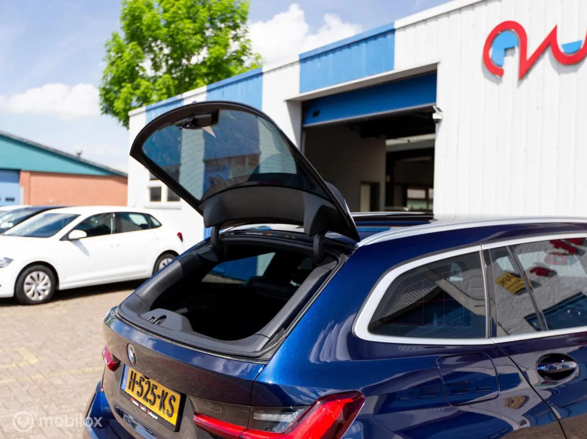 320i High Executive Edition|Org.NL|Autom|Carplay|LED|Camera|