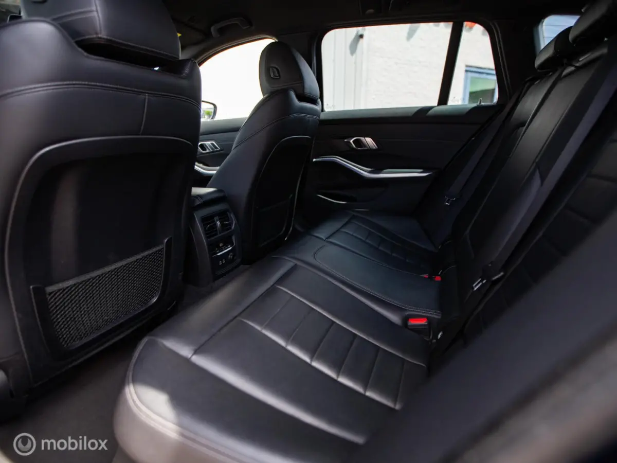 320i High Executive Edition|Org.NL|Autom|Carplay|LED|Camera|