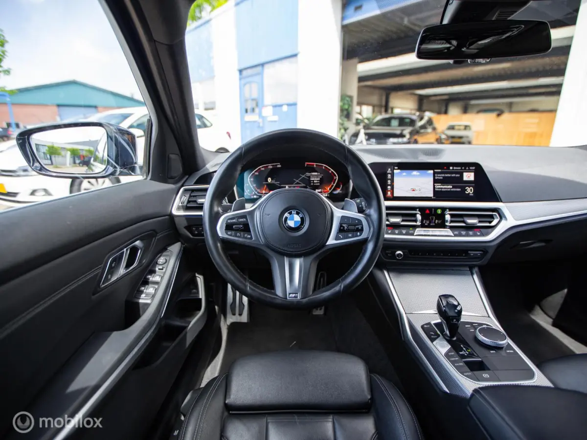 320i High Executive Edition|Org.NL|Autom|Carplay|LED|Camera|