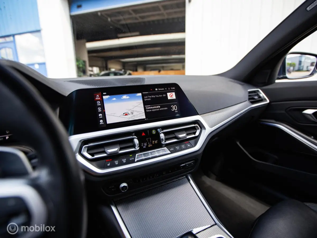 320i High Executive Edition|Org.NL|Autom|Carplay|LED|Camera|