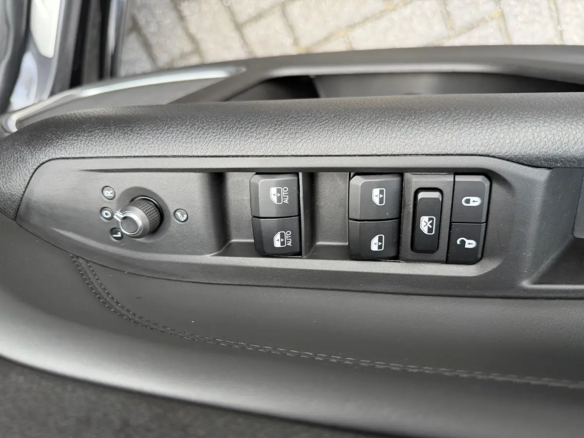 1.5T e-Hybrid Summit (Leder incl verwarming/koeling/geheugen - Elektrische Klep - Adaptieve Cruise Controle - LED - Keyless Entry - 360gr Camera - Navigatie - Apple Carplay)