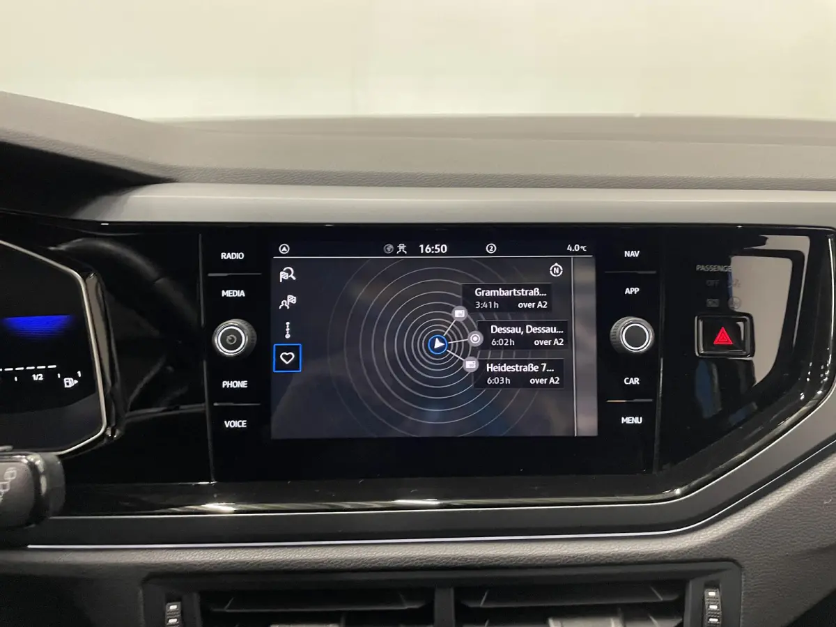 1.0 TSI R-Line DSG Navigatie Apple Carplay/Android Auto Camera Parkeersensoren Adaptive Cruise Control Matrix-LED-koplamp Lichtmetalen velgen Climate Control Getinte ramen