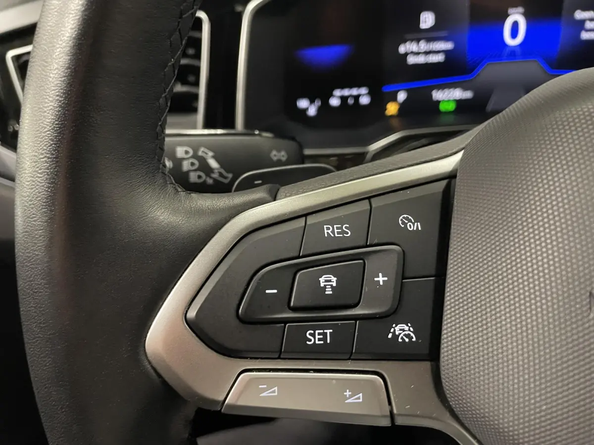 1.0 TSI R-Line DSG Navigatie Apple Carplay/Android Auto Camera Parkeersensoren Adaptive Cruise Control Matrix-LED-koplamp Lichtmetalen velgen Climate Control Getinte ramen