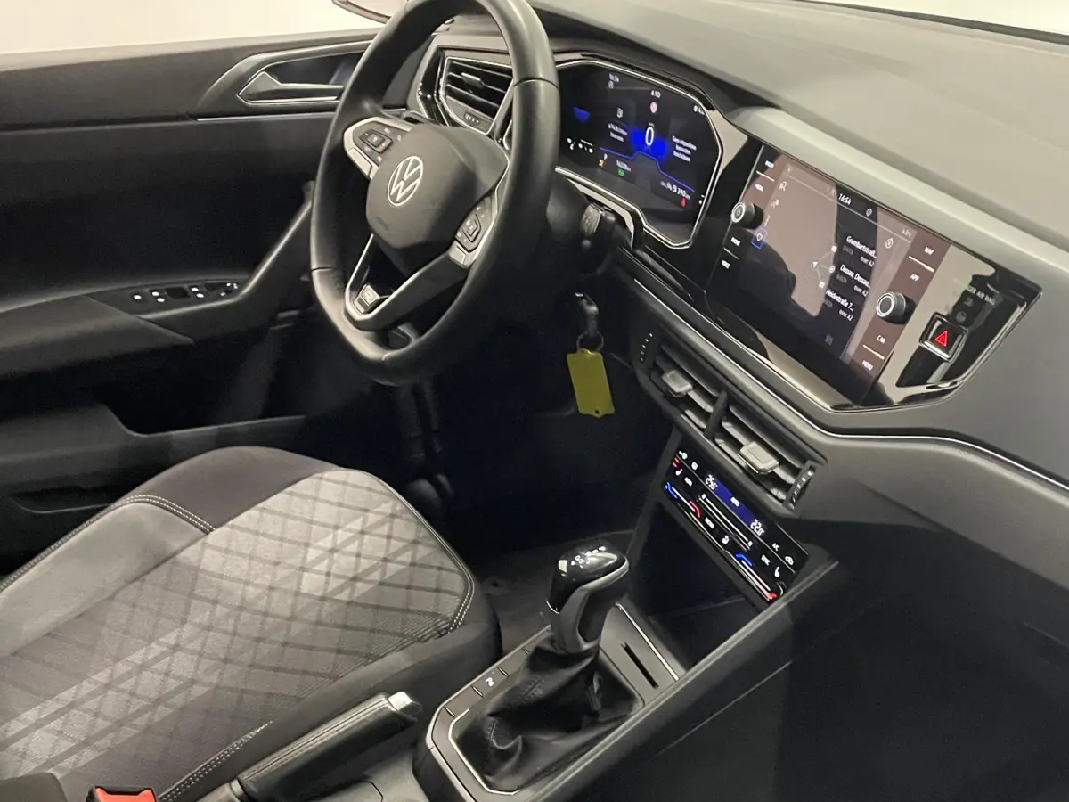 1.0 TSI R-Line DSG Navigatie Apple Carplay/Android Auto Camera Parkeersensoren Adaptive Cruise Control Matrix-LED-koplamp Lichtmetalen velgen Climate Control Getinte ramen