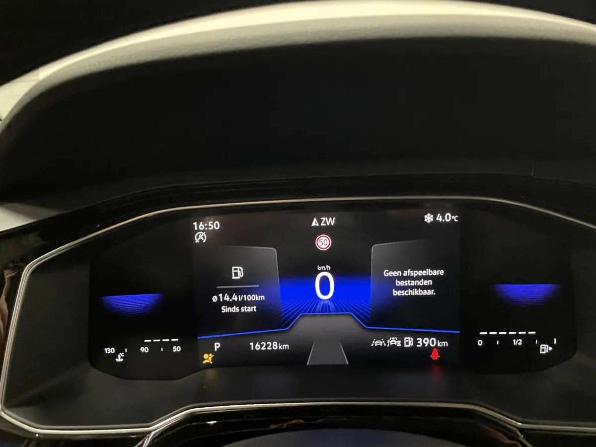 1.0 TSI R-Line DSG Navigatie Apple Carplay/Android Auto Camera Parkeersensoren Adaptive Cruise Control Matrix-LED-koplamp Lichtmetalen velgen Climate Control Getinte ramen