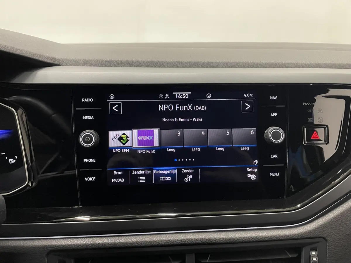 1.0 TSI R-Line DSG Navigatie Apple Carplay/Android Auto Camera Parkeersensoren Adaptive Cruise Control Matrix-LED-koplamp Lichtmetalen velgen Climate Control Getinte ramen