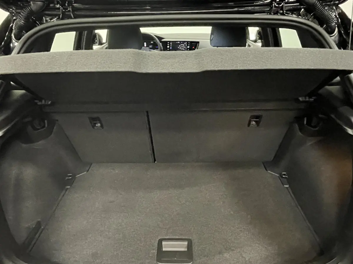 1.0 TSI R-Line DSG Navigatie Apple Carplay/Android Auto Camera Parkeersensoren Adaptive Cruise Control Matrix-LED-koplamp Lichtmetalen velgen Climate Control Getinte ramen