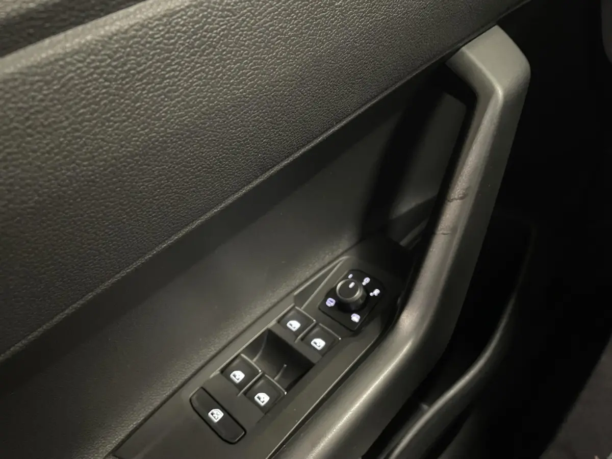 1.0 TSI R-Line DSG Navigatie Apple Carplay/Android Auto Camera Parkeersensoren Adaptive Cruise Control Matrix-LED-koplamp Lichtmetalen velgen Climate Control Getinte ramen