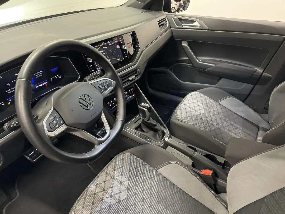 1.0 TSI R-Line DSG Navigatie Apple Carplay/Android Auto Camera Parkeersensoren Adaptive Cruise Control Matrix-LED-koplamp Lichtmetalen velgen Climate Control Getinte ramen