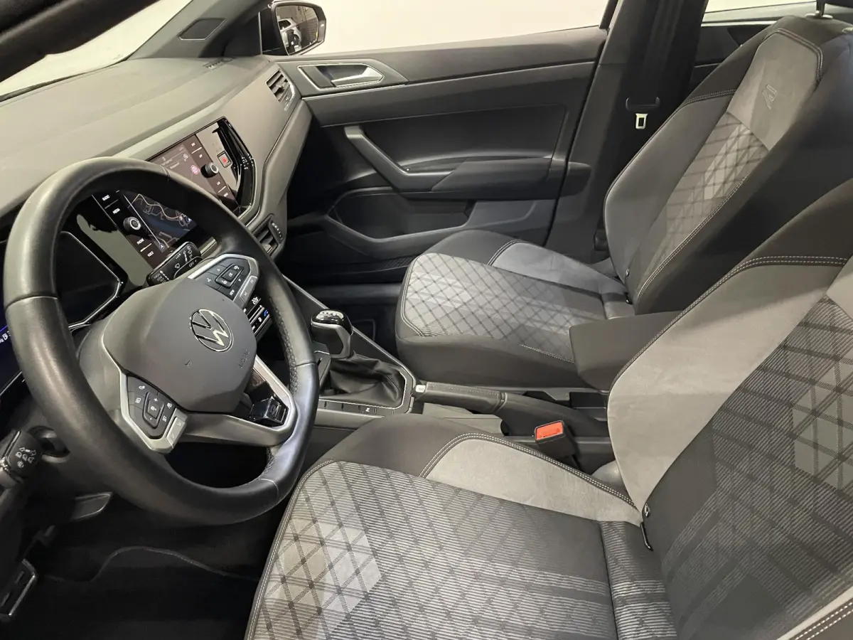 1.0 TSI R-Line DSG Navigatie Apple Carplay/Android Auto Camera Parkeersensoren Adaptive Cruise Control Matrix-LED-koplamp Lichtmetalen velgen Climate Control Getinte ramen