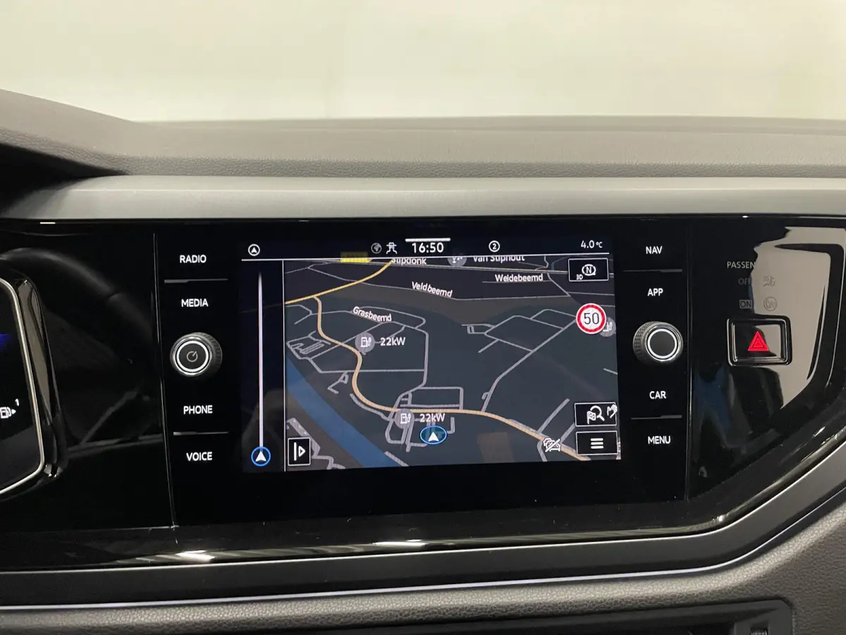 1.0 TSI R-Line DSG Navigatie Apple Carplay/Android Auto Camera Parkeersensoren Adaptive Cruise Control Matrix-LED-koplamp Lichtmetalen velgen Climate Control Getinte ramen