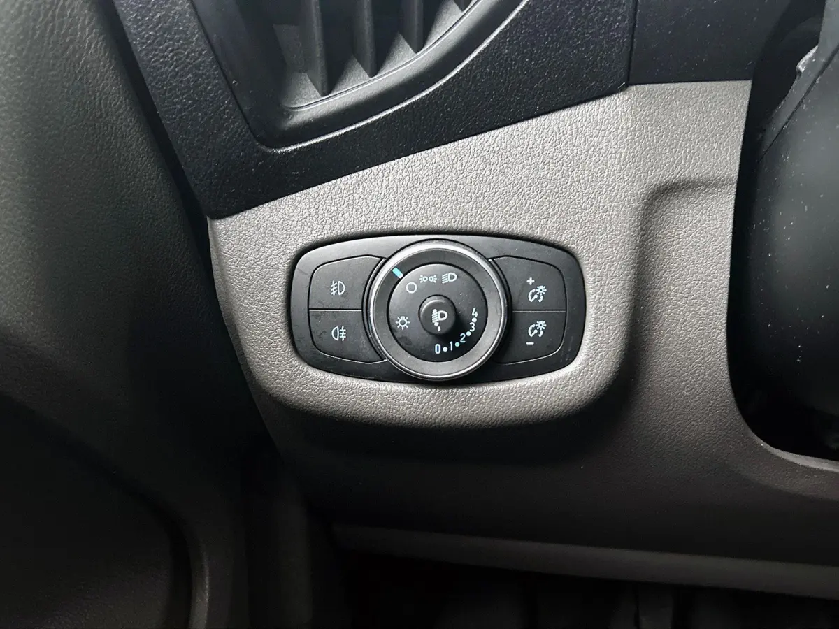 1.5 EcoBlue L2 Trend Navi Airco Parkeersensoren Cruise Control Camera DAB+