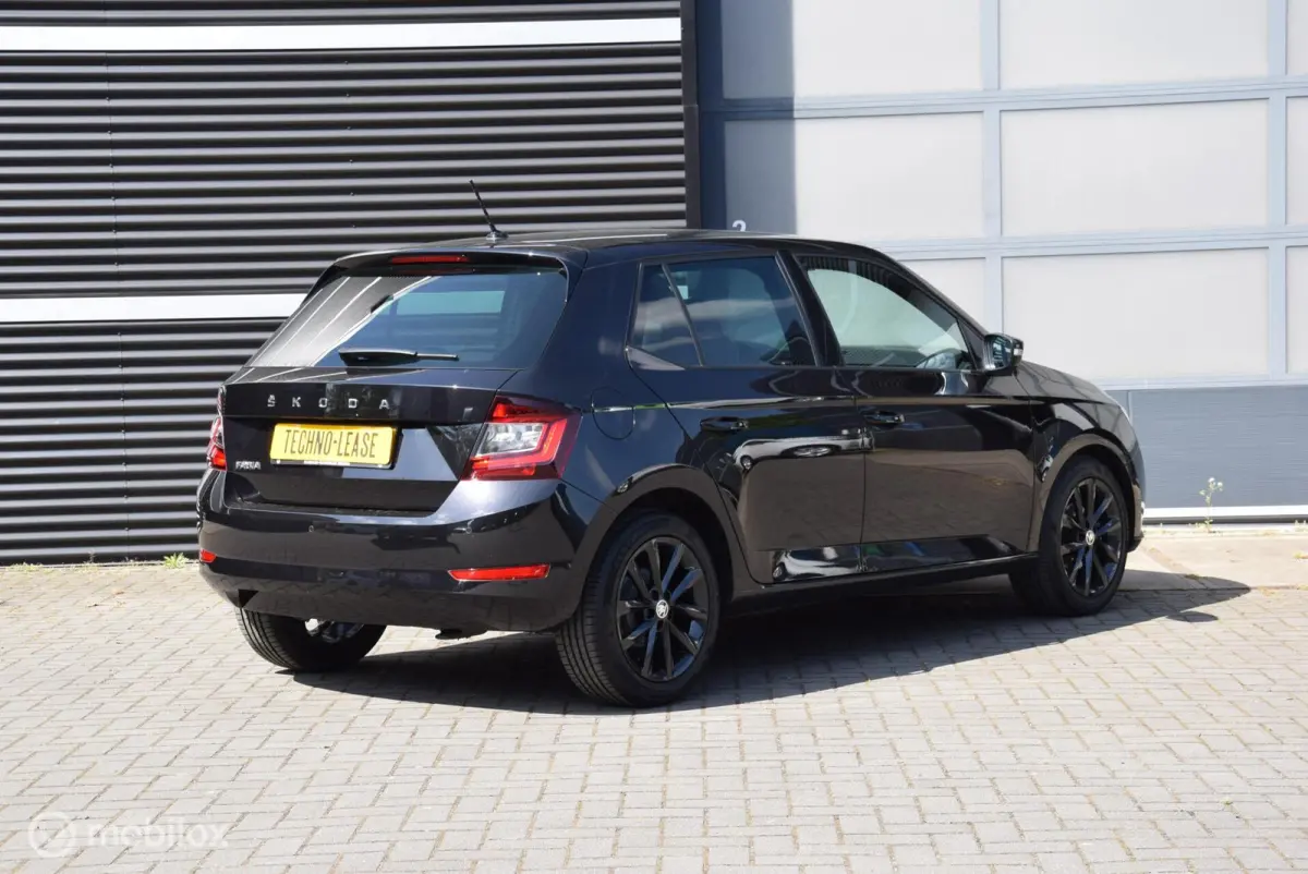 1.0 TSI Sport Business 70 kw Adaptive Cruise Control Apple Carplay