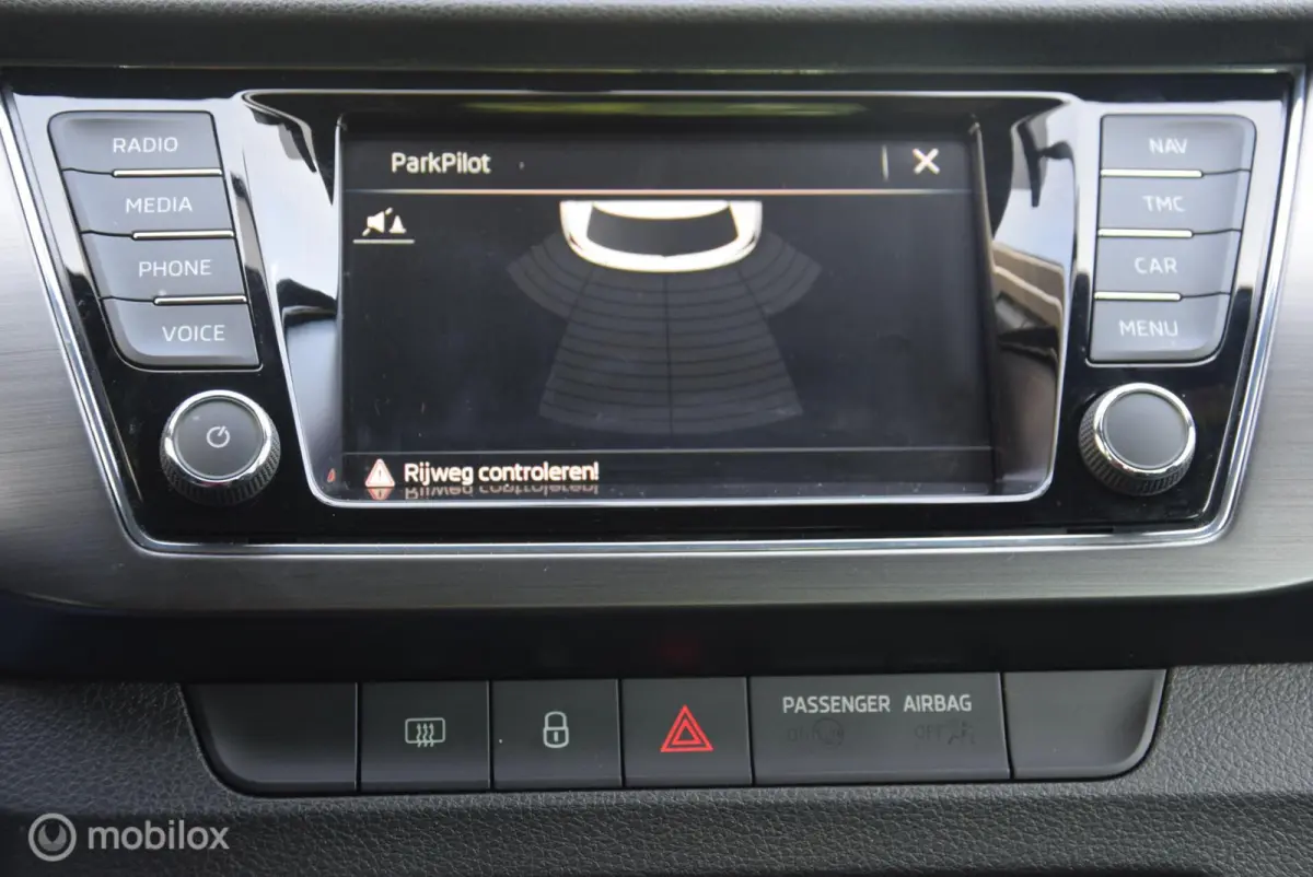 1.0 TSI Sport Business 70 kw Adaptive Cruise Control Apple Carplay