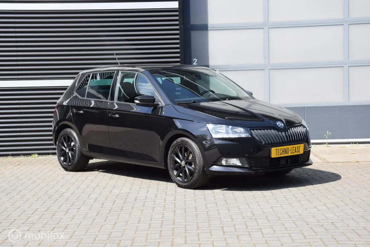 1.0 TSI Sport Business 70 kw Adaptive Cruise Control Apple Carplay