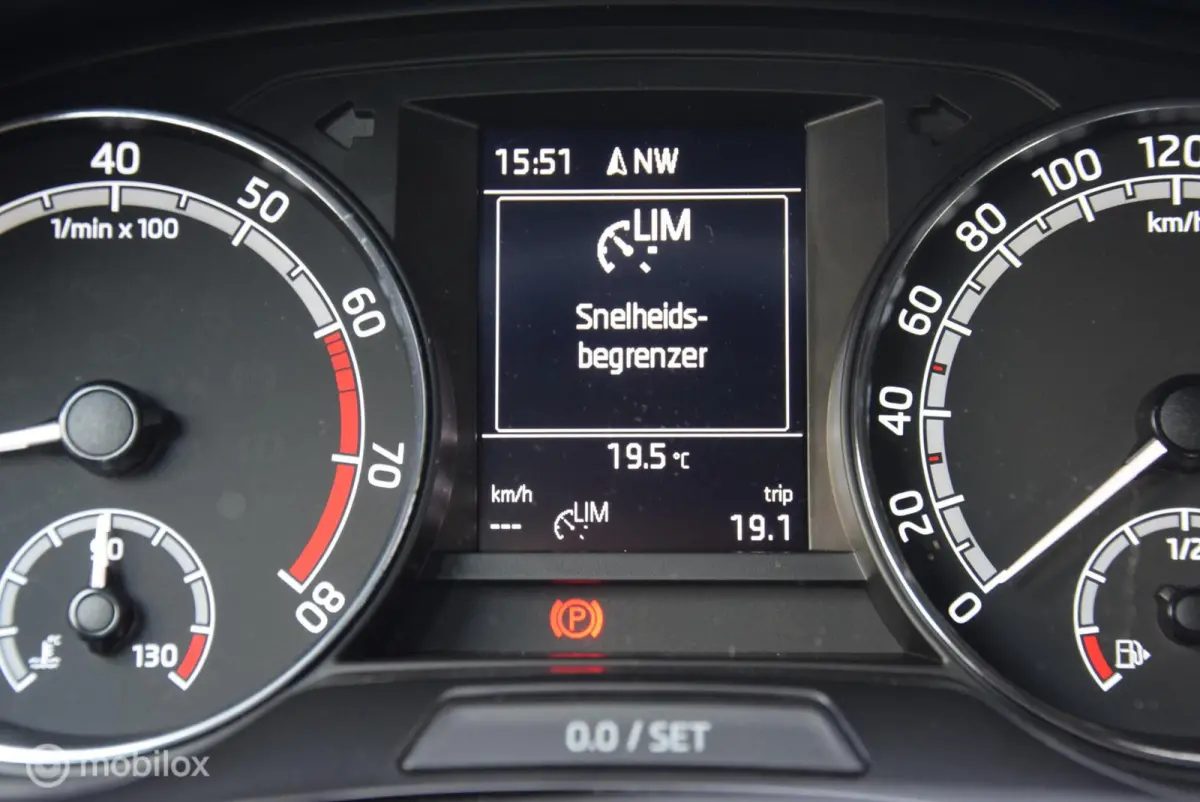 1.0 TSI Sport Business 70 kw Adaptive Cruise Control Apple Carplay