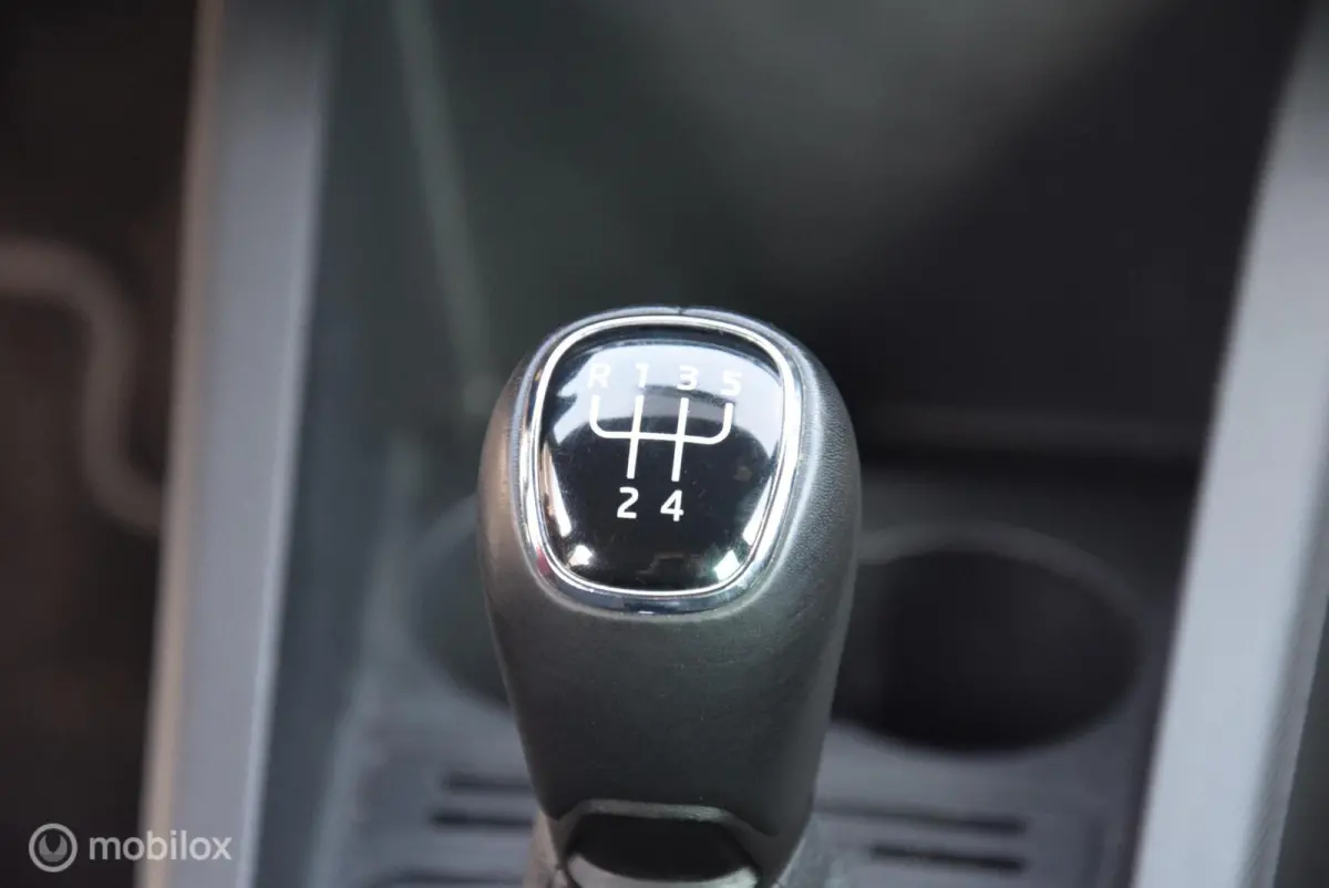 1.0 TSI Sport Business 70 kw Adaptive Cruise Control Apple Carplay