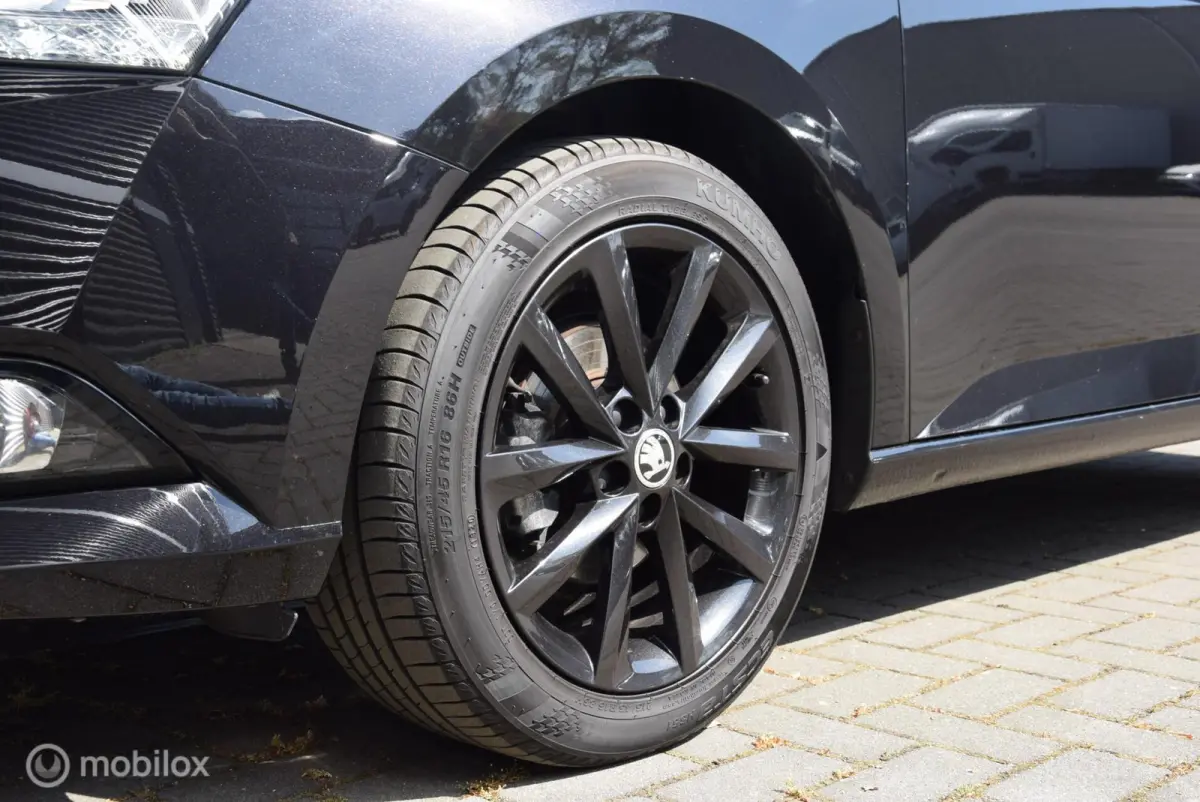 1.0 TSI Sport Business 70 kw Adaptive Cruise Control Apple Carplay