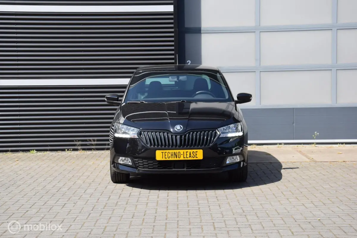 1.0 TSI Sport Business 70 kw Adaptive Cruise Control Apple Carplay