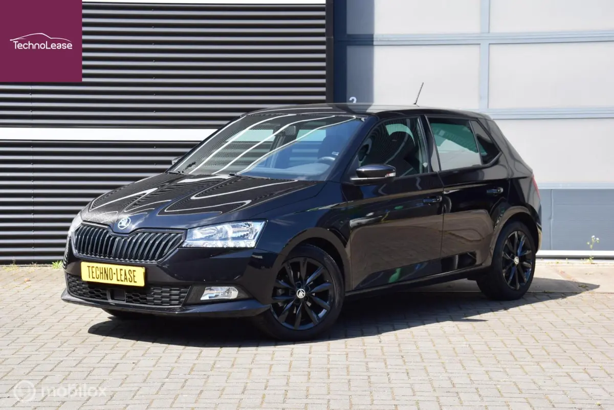 1.0 TSI Sport Business 70 kw Adaptive Cruise Control Apple Carplay
