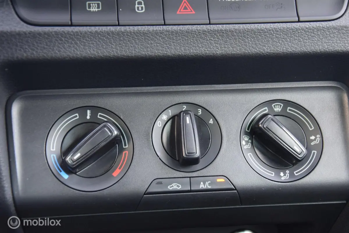 1.0 TSI Sport Business 70 kw Adaptive Cruise Control Apple Carplay