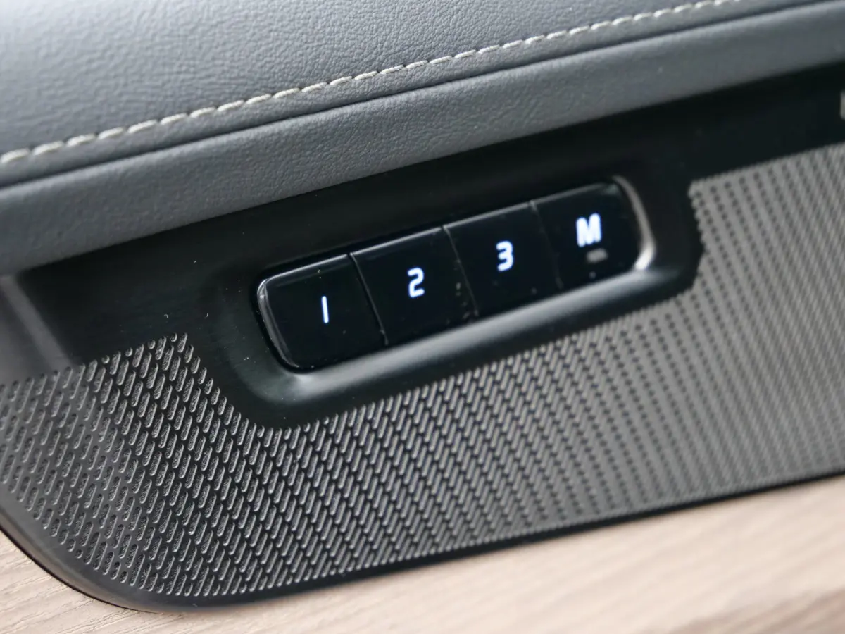 2.0 T8 Plug-in hybrid AWD Plus Dark 455 Pk Automaat Navi / DAB / Camera's / Leer / 7 persoons