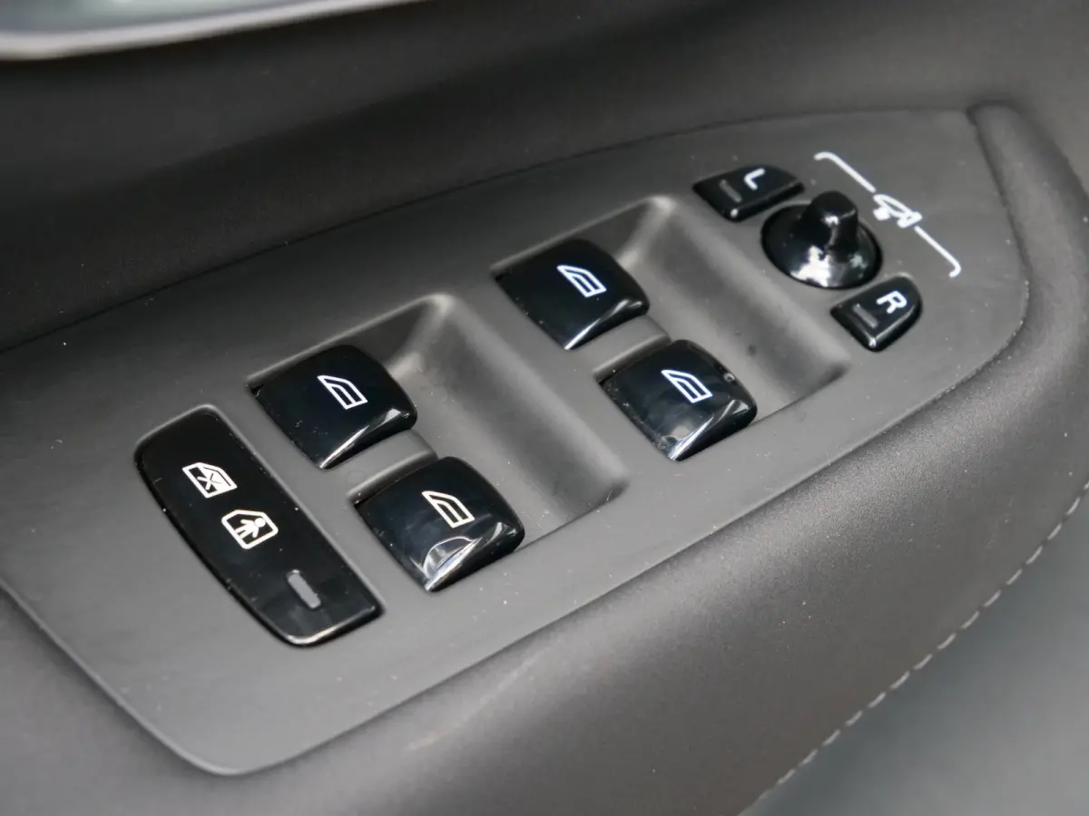 2.0 T8 Plug-in hybrid AWD Plus Dark 455 Pk Automaat Navi / DAB / Camera's / Leer / 7 persoons