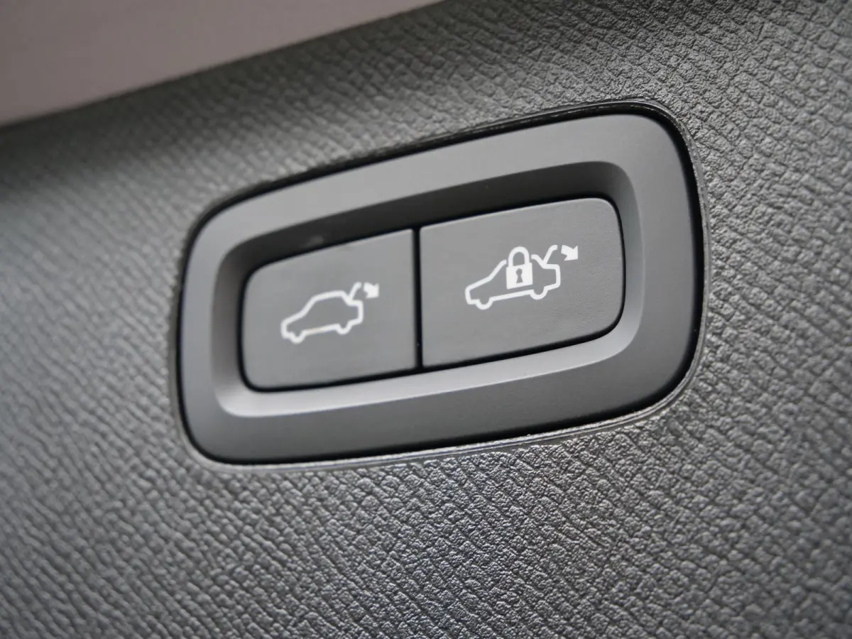 2.0 T8 Plug-in hybrid AWD Plus Dark 455 Pk Automaat Navi / DAB / Camera's / Leer / 7 persoons