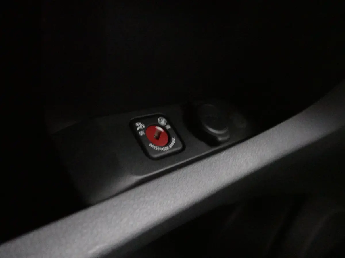 L3H1 75 kWh 9-persoons PERSONENBUS Airco Navi PDCA Sidebars