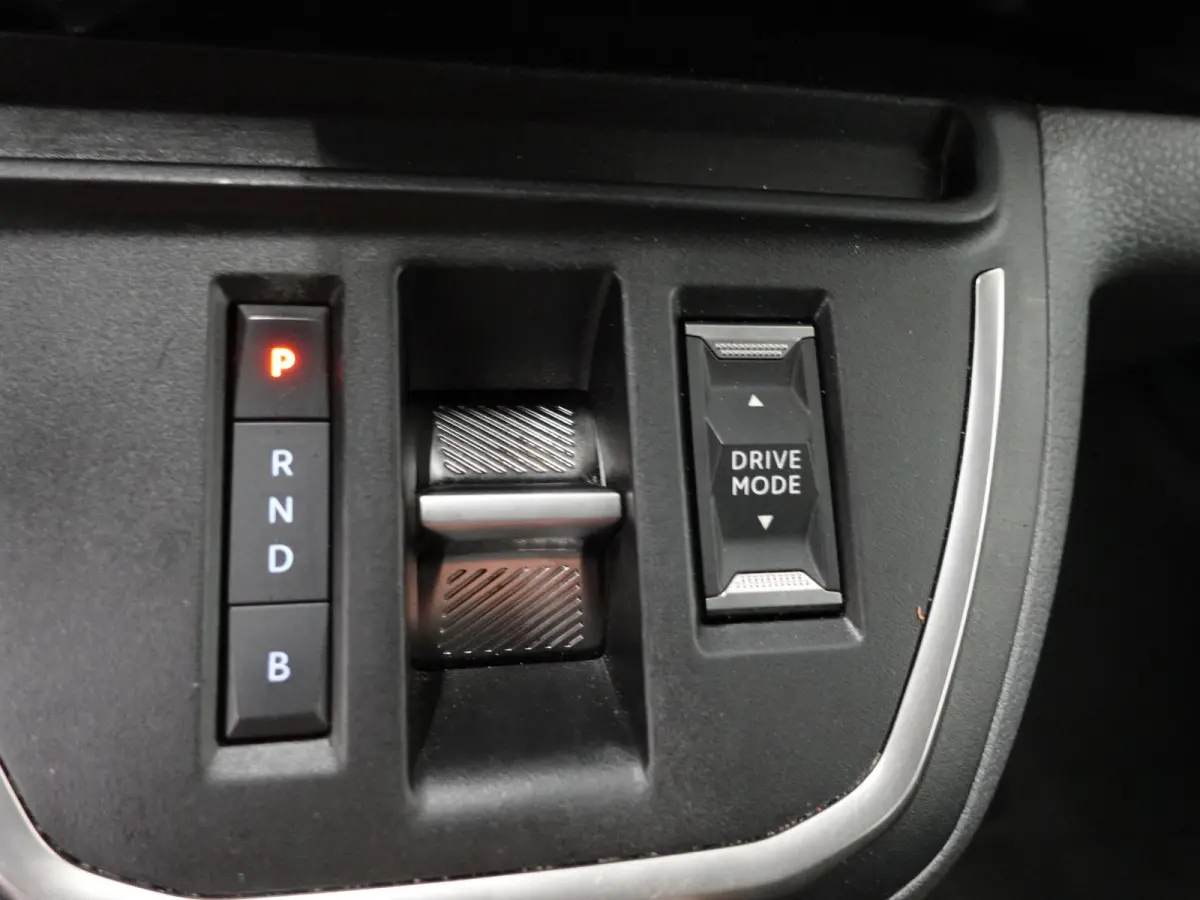 L3H1 75 kWh 9-persoons PERSONENBUS Airco Navi PDCA Sidebars