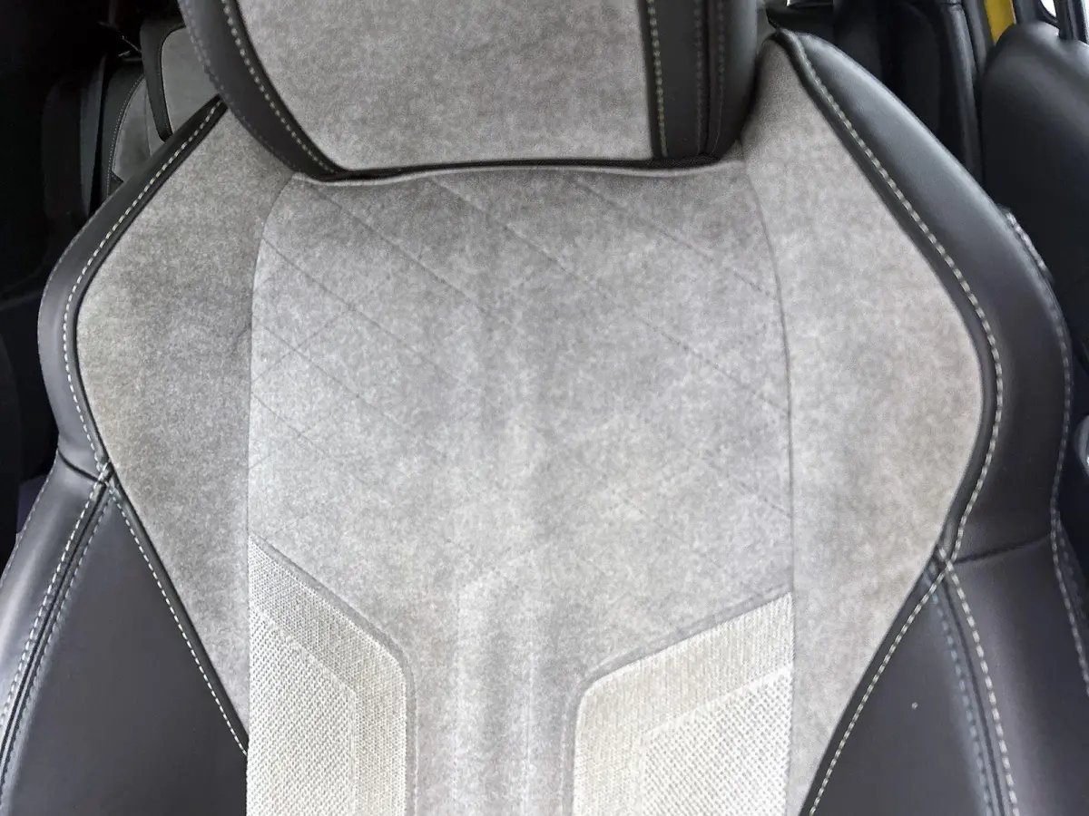 1.2 100pk GT Pack | Navigatie | Adaptieve Cruise Control | Camera | Climate Control | Dodehoekdetectie | Stoelverwarming | 17"LMV | Keyless Entry/Start |