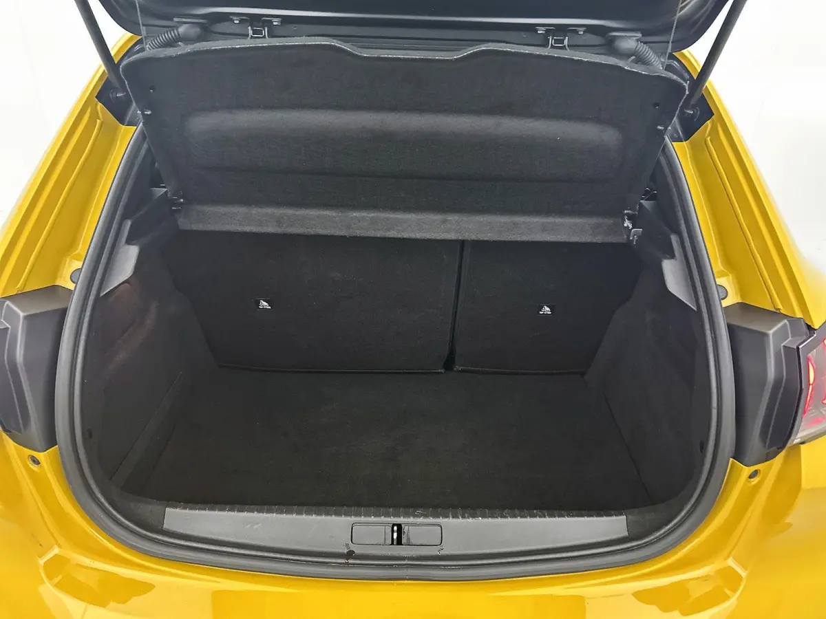 1.2 100pk GT Pack | Navigatie | Adaptieve Cruise Control | Camera | Climate Control | Dodehoekdetectie | Stoelverwarming | 17"LMV | Keyless Entry/Start |