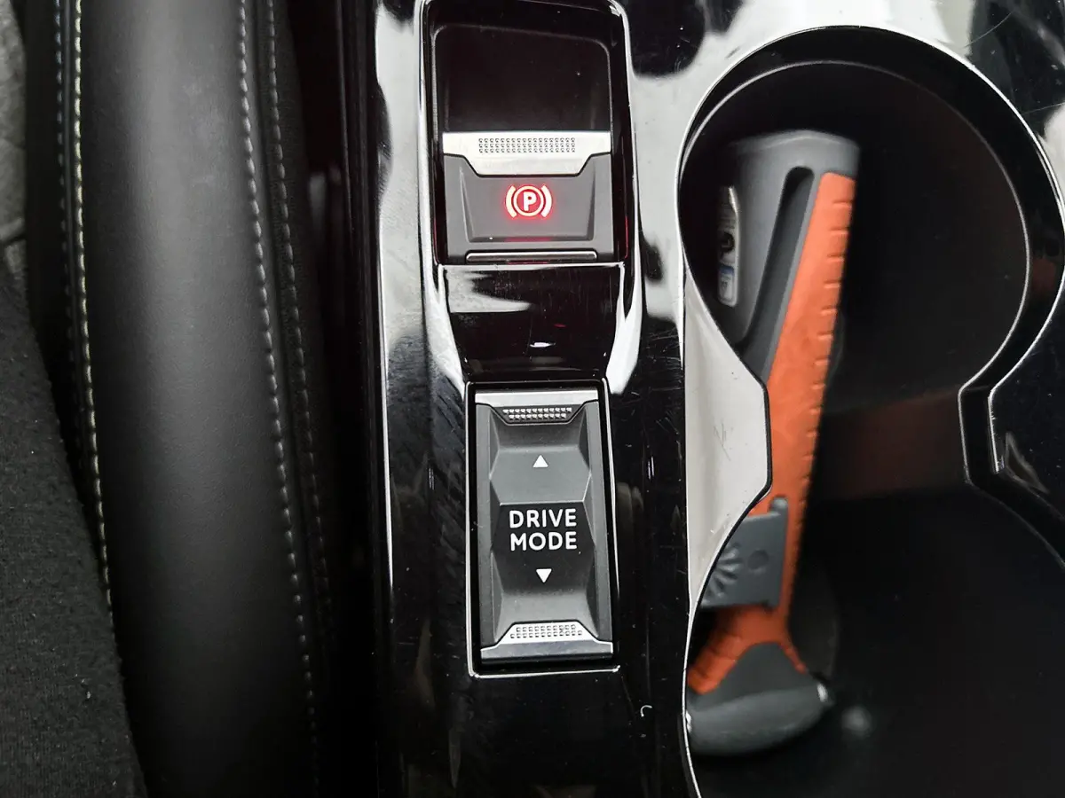 1.2 100pk GT Pack | Navigatie | Adaptieve Cruise Control | Camera | Climate Control | Dodehoekdetectie | Stoelverwarming | 17"LMV | Keyless Entry/Start |
