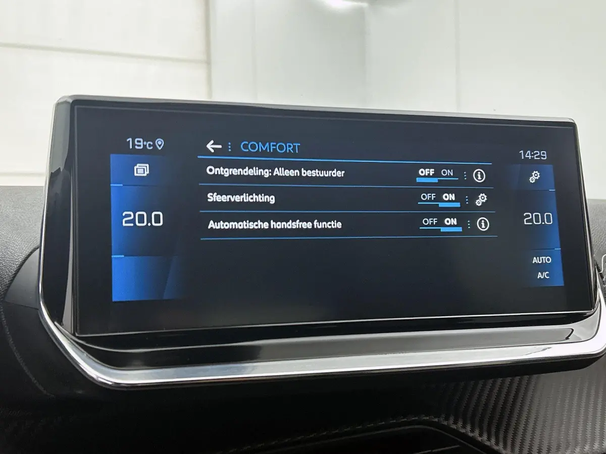 1.2 100pk GT Pack | Navigatie | Adaptieve Cruise Control | Camera | Climate Control | Dodehoekdetectie | Stoelverwarming | 17"LMV | Keyless Entry/Start |